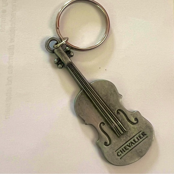 Violin keychain Chevalier swag for keys or purse Chevalier movie - Picture 2 of 2